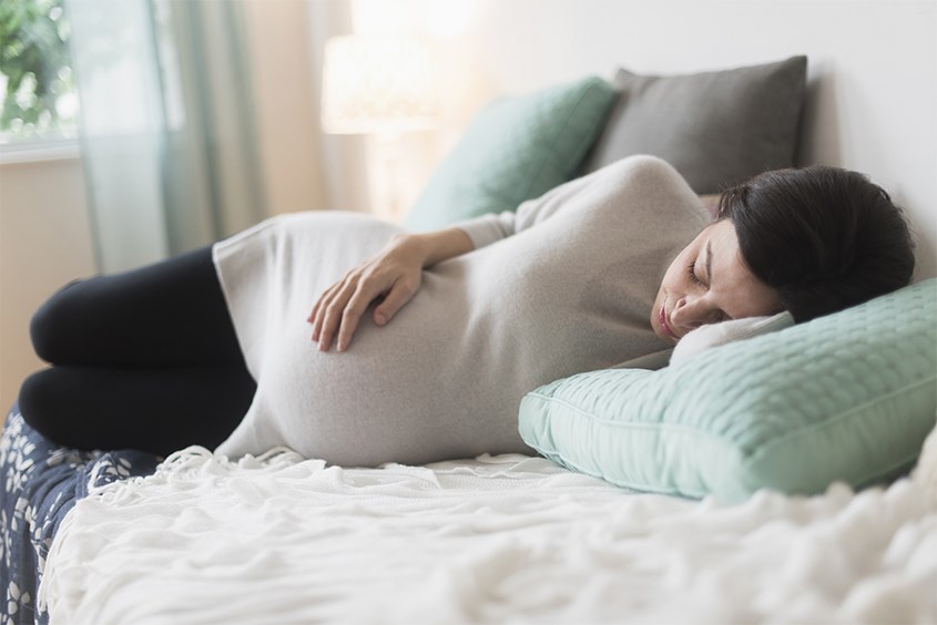 Buồn ngủ khi mang thai có nguy hiểm không