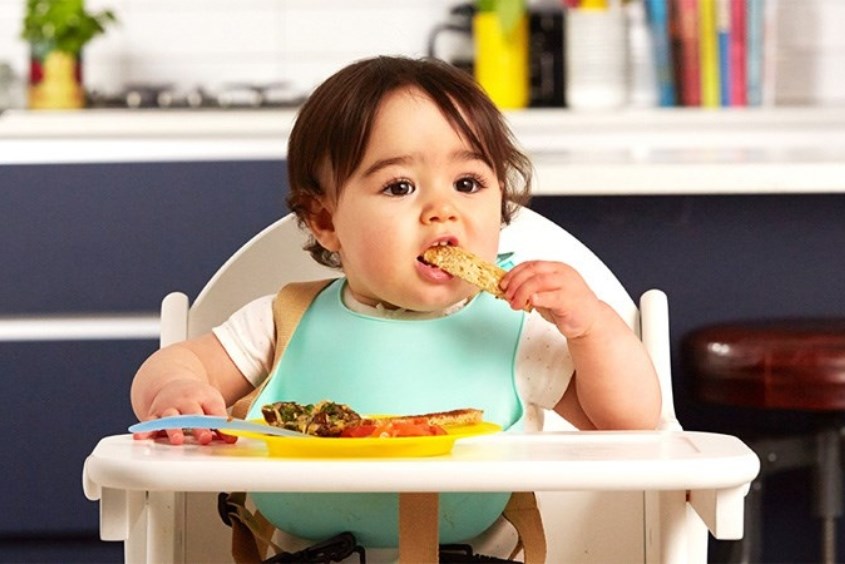 Trẻ mấy tháng tuổi có thể ăn được cháo thịt heo ớt chuông cho bé