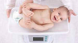 Sụt cân sinh lý ở trẻ sơ sinh có 2 loại: sụt cân nhanh và sụt cân chậm