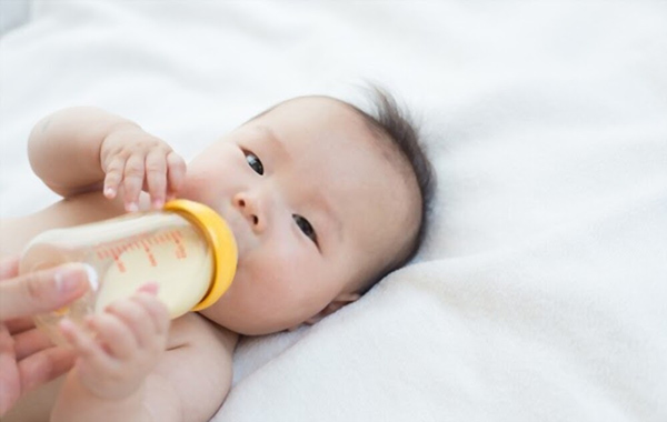 Sữa non cung cấp nhiều dinh dưỡng vàng cho cơ thể trẻ