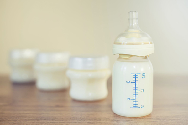 Chọn sữa non phù hợp với độ tuổi và tình trạng sức khoẻ của bé